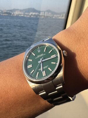 Replica Rolex Oyster Perpetual 41mm Yellow Dial 124300 photo review