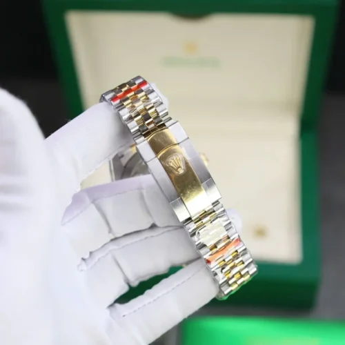 Replica Rolex Lady-Datejust 31mm Champagne Dial 178273 photo review