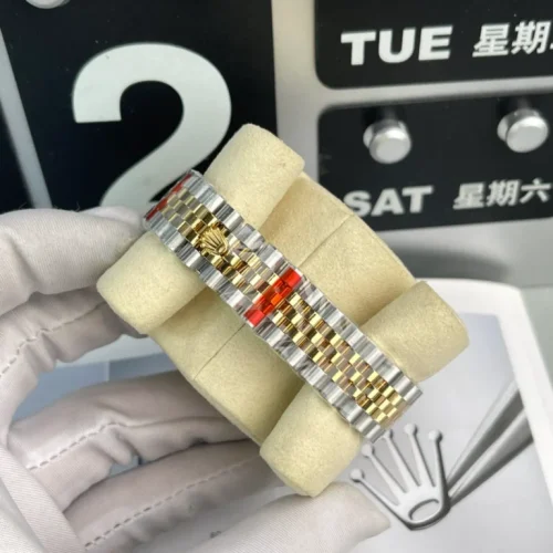 Replica Rolex Datejust 36mm Champagne Dial 116243 photo review