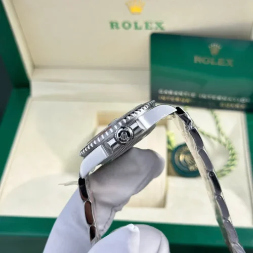 Replica Rolex GMT-Master II 40mm Black Dial 116719 photo review