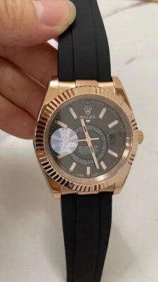 Replica Rolex Sky-Dweller 42mm Black Dial 326235 photo review