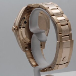 Rolex Sky-Dweller 42 mm met chocoladekleurige wijzerplaat 326935