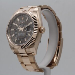 Rolex Sky-Dweller 42 mm met chocoladekleurige wijzerplaat 326935