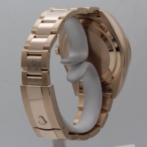 Rolex Sky-Dweller 42 mm met chocoladekleurige wijzerplaat 326935