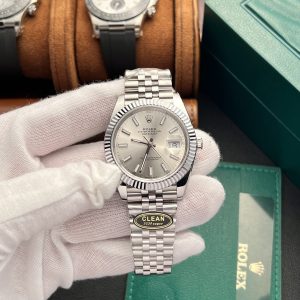Vista alternativa de Replica Rolex Datejust Silver Dial 126334-0004 41 mm