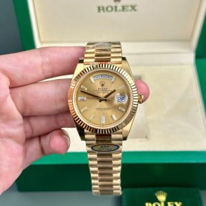 Alternative Sichtweise auf Superclone Rolex Day-Date Champagne Diamond Dial 128238-0132 36 mm