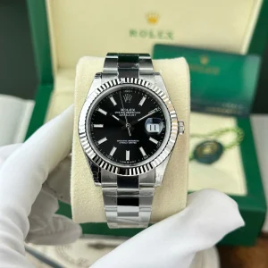 Autre point de vue sur Replica Rolex Datejust Black Dial 126334-0017 41 mm