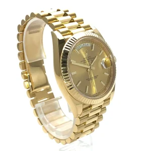 Alternatieve kijk op Replica Rolex Day-Date II Champagne Dial 228238 40 mm