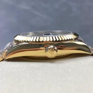 Replica Rolex Sky-Dweller Green Dial 336938 (Jubilee)