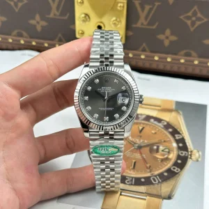 Autre point de vue sur Replica Rolex Datejust Slate Diamond Dial 126334-0006 41 mm