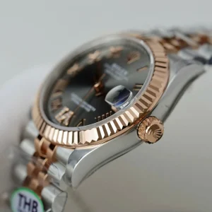 Autre point de vue sur Replica Rolex Datejust Slate Roman Diamond Dial 126231-0023 36 mm