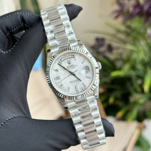 Autre point de vue sur Superclone Rolex Day-Date Meteorite Diamond Dial 228236-0011 40 mm