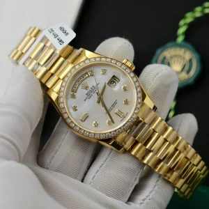 Alternatieve kijk op Superclone Rolex Day-Date White Mother-of-Pearl Diamond Dial 128238-0011 36 mm