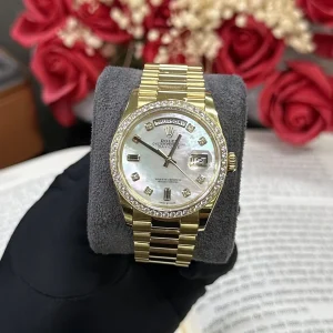 Alternatieve kijk op Superclone Rolex Day-Date White Mother-of-Pearl Diamond Dial 128348rbr-0070 36 mm