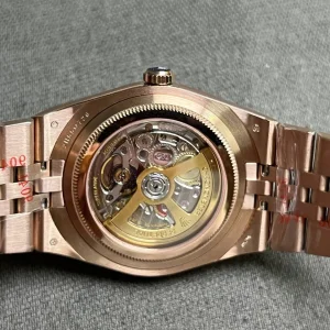 Replica Rolex Land-Dweller 40 mm Everose gold (2025)