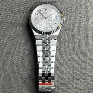 وجهة نظر بديلة لـ Replica Rolex Land-Dweller 40 mm Stainless Steel (2025)