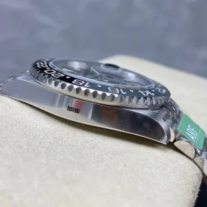 Super Clone Rolex GMT-Master II 126710GRNR “Bruce Wayne” Jubilee 2024 - Image 4