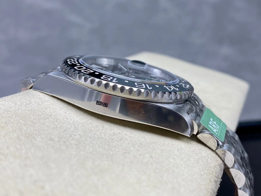 Super Clone Rolex GMT-Master II 126710GRNR “Bruce Wayne” Jubilee 2024 - Image 4
