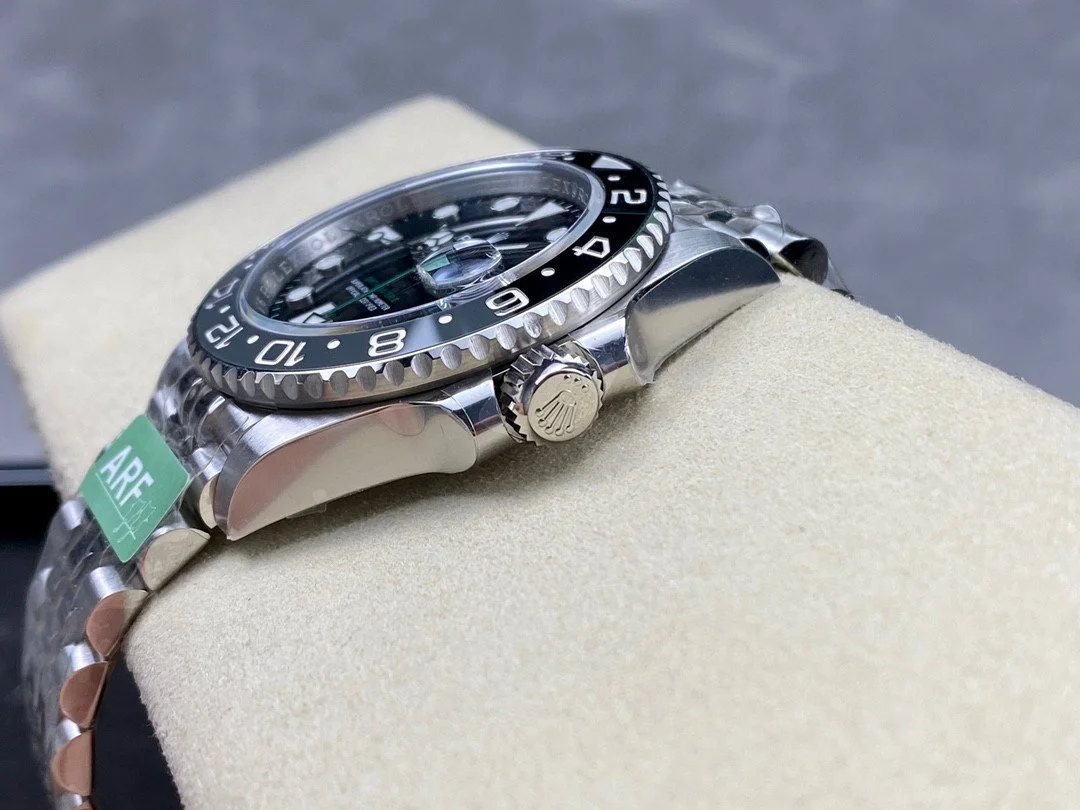 Super Clone Rolex GMT-Master II 126710GRNR “Bruce Wayne” Jubilee 2024 - Image 5