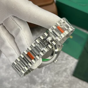 ⁦Super Clone Rolex Day-Date Ice Blue Diamond Dial 228236-0006 40 mm⁩ - الصورة ⁦6⁩
