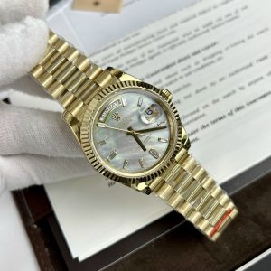 Vista alternativa de Super Clone Rolex Day-Date White Mother-of-Pearl Diamond Dial 128238-0123 36 mm