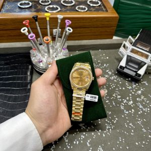 Vista alternativa de Super Clone Rolex Day-Date Champagne Diamond Dial 228348rbr-0002 40 mm