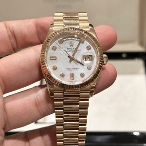Vista alternativa de Super Clone Rolex Day-Date White Mother-of-Pearl Diamond Dial 128238-0011 36 mm