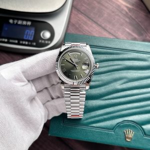 Vista alternativa de Super Clone Rolex Day-Date Olive Green Dial 228239-0033 40 mm
