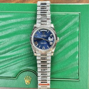 Vista alternativa de Super Clone Rolex Day-Date Blue Dial 228239-0007 40 mm