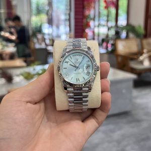 Vista alternativa de Super Clone Rolex Day-Date Ice Blue Dial 228236-0012 40 mm