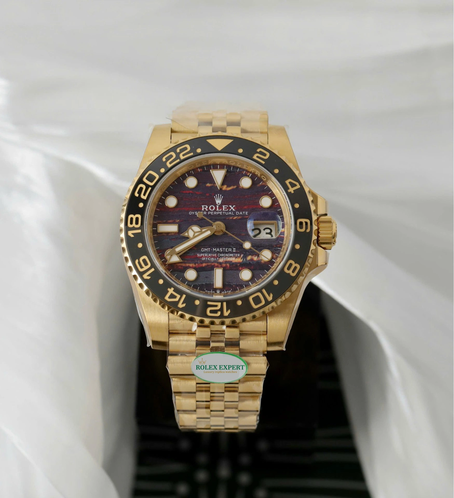Rolex GMT-Master II 40 mm 126718GRNR Tiger Iron Dial - Image 2
