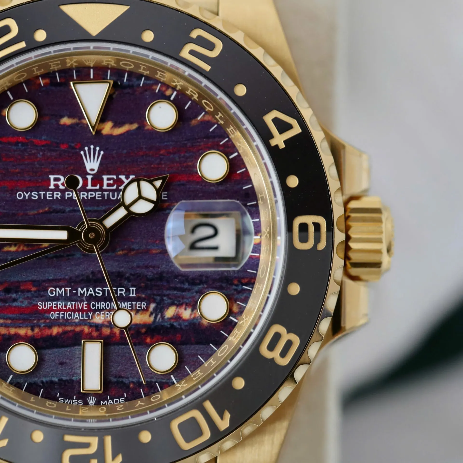 Rolex GMT-Master II 40 mm 126718GRNR Tiger Iron Dial - Image 6