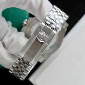 Rolex GMT-Master II 40 mm 126729VTNR Jubilee (Absinthe) - Image 11