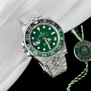 Rolex GMT-Master II 40 mm 126729VTNR Jubilee (Absinthe) - Image 3