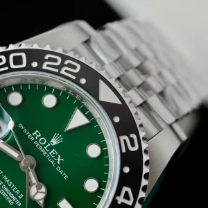Rolex GMT-Master II 40 mm 126729VTNR Jubilee (Absinthe) - Image 8