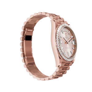 Vista alternativa de Rolex Day-Date: 40 Everose gold, with a sundust, diamond-set dial, diamond-set bezel and a President bracelet, m228345rbr-0007